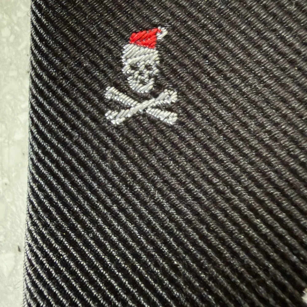 NWT Crewcuts Silk Black & Red Skull Crossbones Santa Christmas Tie. Sz. 42.